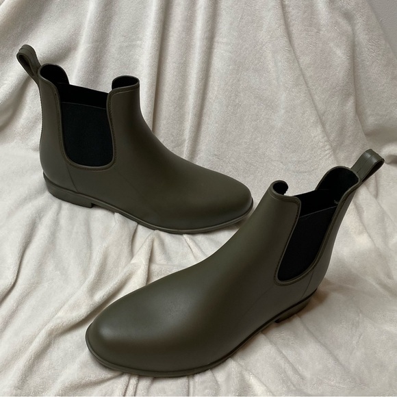 SO Olive Green Lizard Matte Chelsea Rain Boot - Picture 1 of 9